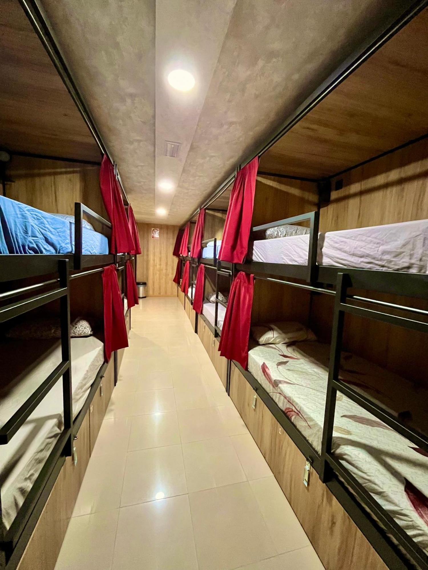 Velvet Hostel Μαδρίτη Εξωτερικό φωτογραφία